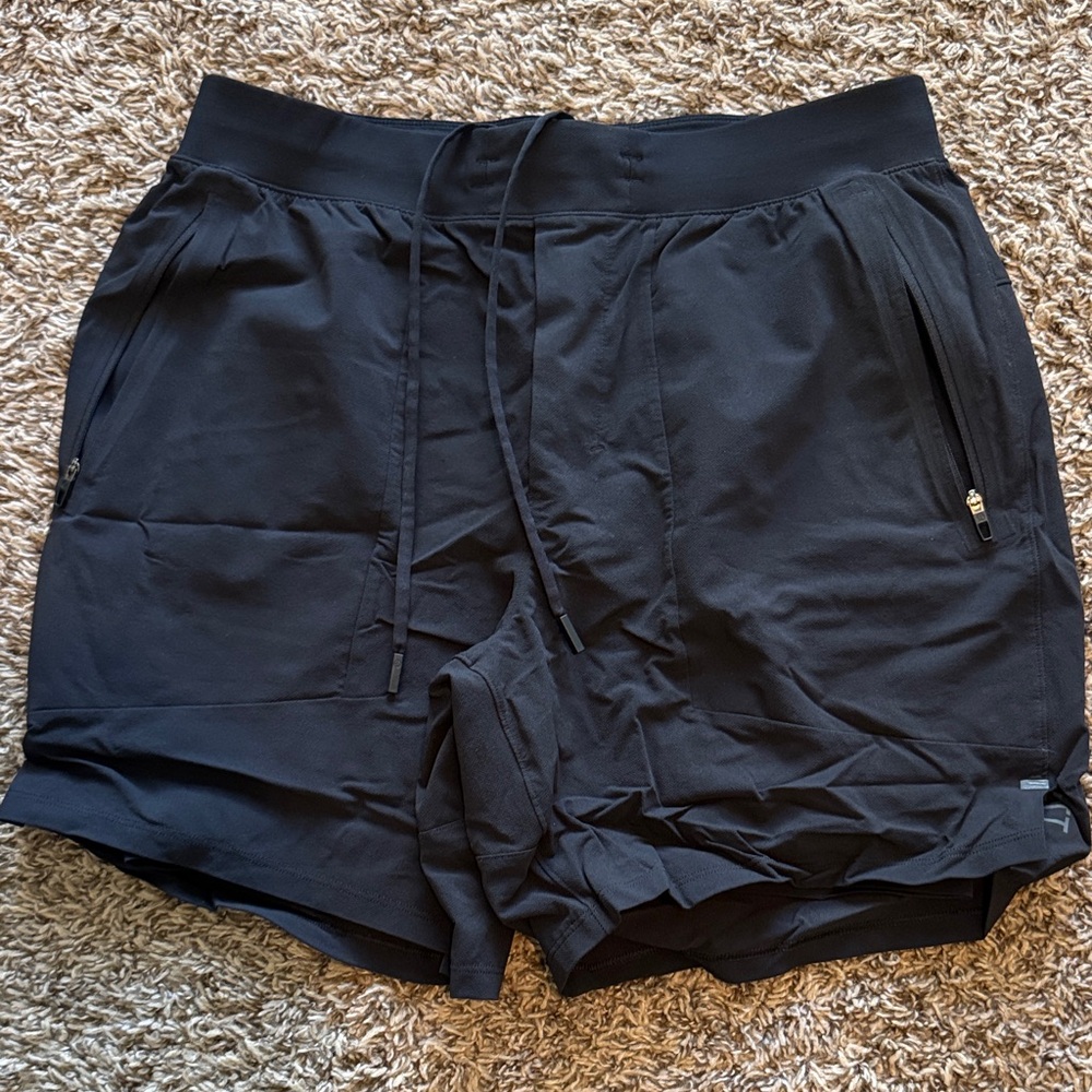 lululemon license to train Black Athletic Shorts with liner.